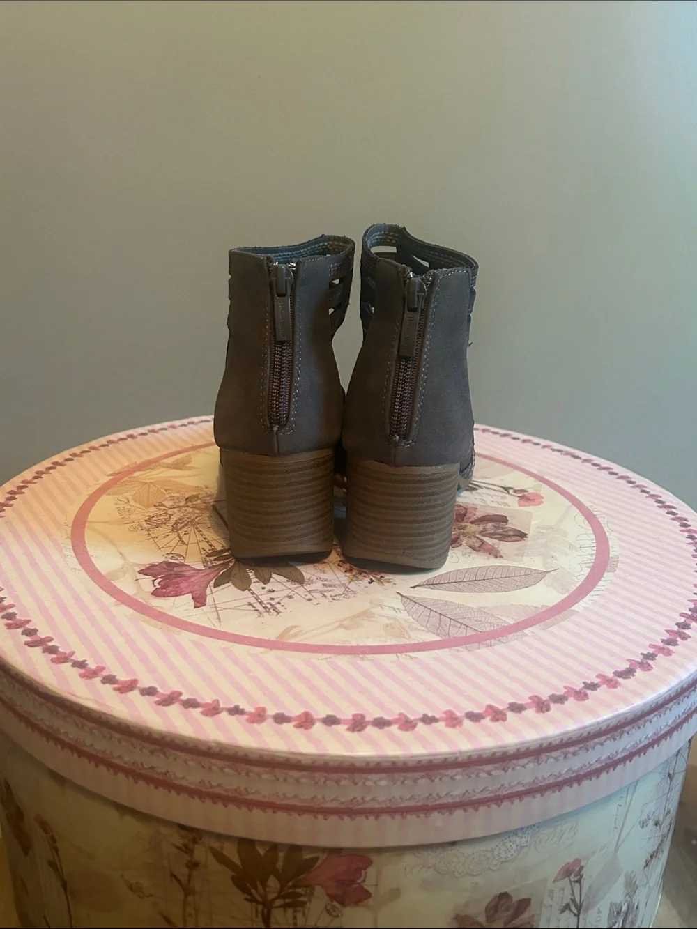 Preloved Nature Breeze Kaleidoscope Booties Size 7